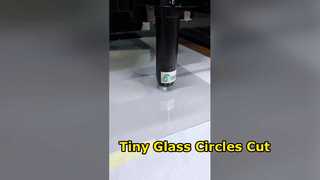 अल्ट्रा-क्लियर ग्लास से 1 मिमी छोटे वृत्त काटने का बैच